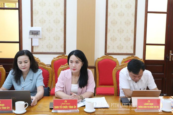 Các đại biểu dự cuộc họp