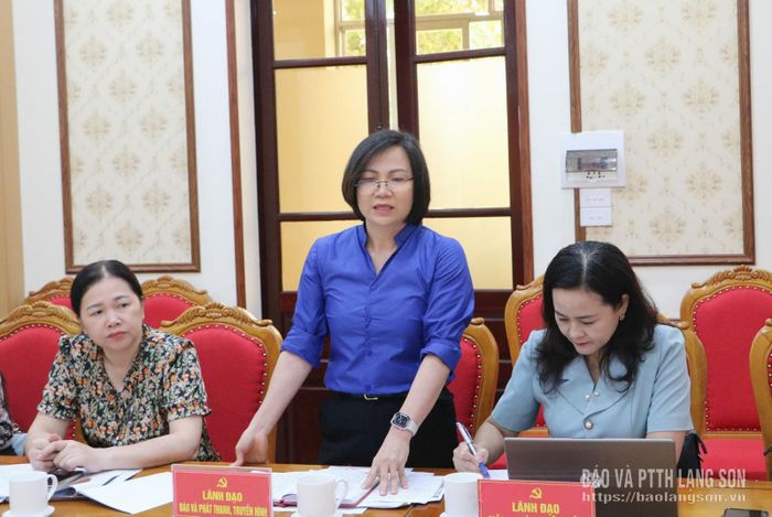 Lãnh đạo Báo và Phát thanh, Truyền hình Lạng Sơn phát biểu tại cuộc họp