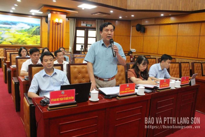 Lãnh đạo Sở Nông nghiệp và Môi trường phát biểu thảo luận tại buổi giám sát