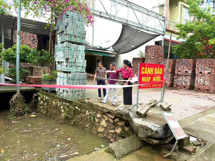 Khu vực cống gần ngã 3 Km9 khi ngập úng có thể gây nguy hiểm cho người dân.
