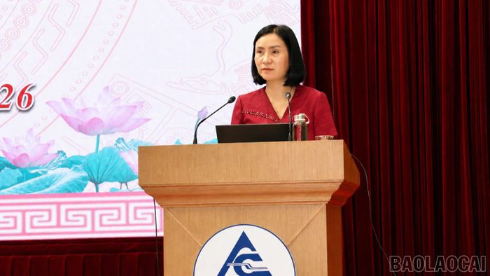 Đồng chí Lê Thị Thanh Bình - Phó Bí thư Đảng ủy Các cơ quan Đảng tỉnh phát biểu chỉ đạo tại hội nghị.