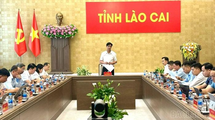 Đồng chí Phan Trung Bá - Phó Chủ tịch UBND tỉnh phát biểu kết luận hội nghị.