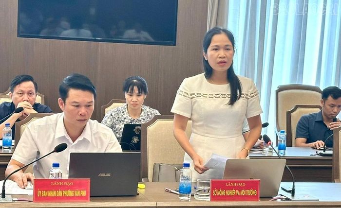 Lãnh đạo Sở Nông nghiệp và Môi trường báo cáo hiện trạng cơ sở xử lý chất thải rắn sinh hoạt và đề xuất lộ trình đầu tư hạ tầng chất thải rắn sinh hoạt giai đoạn 2026 - 2030 trên địa bàn tỉnh.