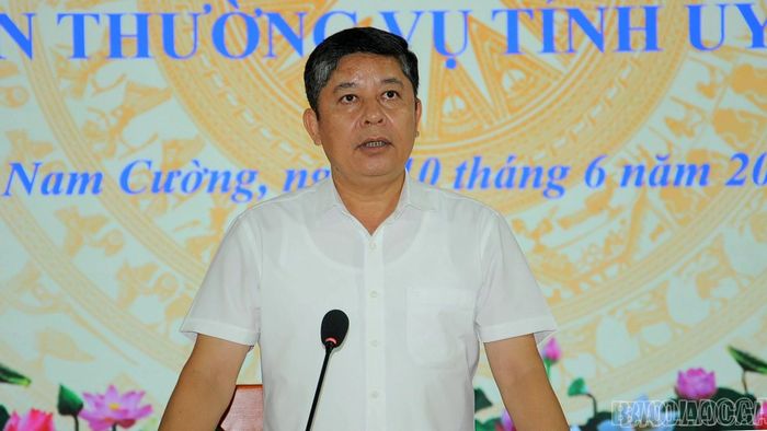 Đồng chí Nguyễn Ngọc Trúc - Bí thư Đảng ủy, Chủ tịch HĐND phường phát biểu tại hội nghị.