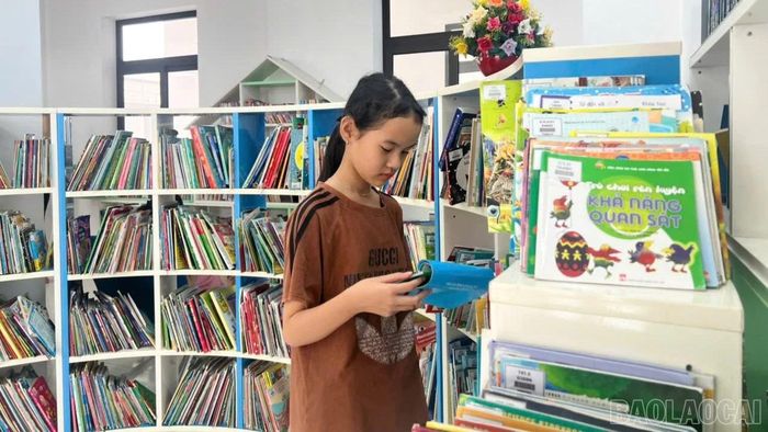 Với những cô cậu học trò, sách mang một sức hút lạ kỳ.