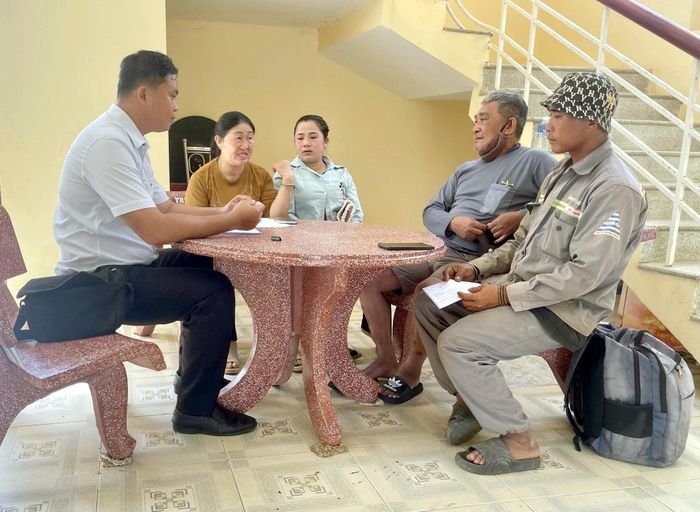 Nhân viên CTXH tư vấn cho đối tượng tại Trung tâm Bảo trợ xã hội Bình Thuận