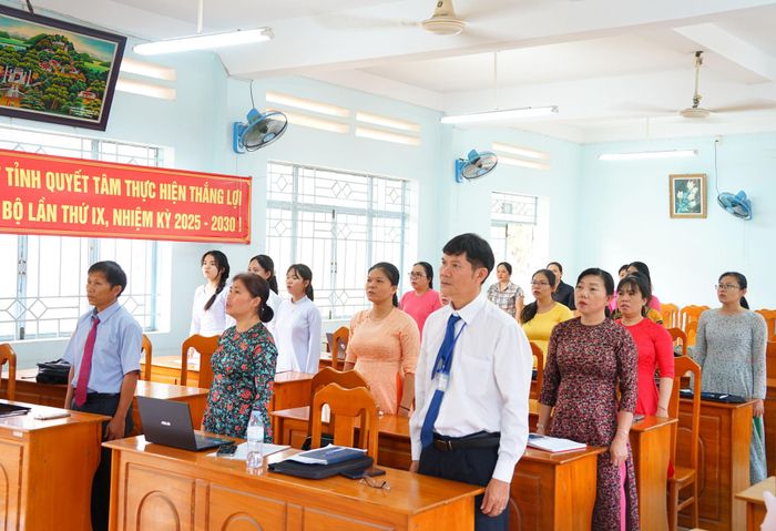 Buổi lễ kết nạp đảng viên được tổ chức trang trọng