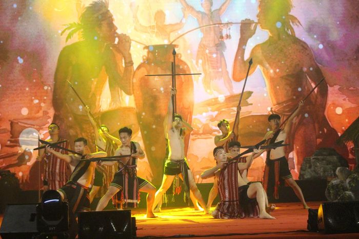 Các cảnh diễn khắc họa đời sống vật chất, tinh thần và vẻ đẹp văn hóa M’nông
