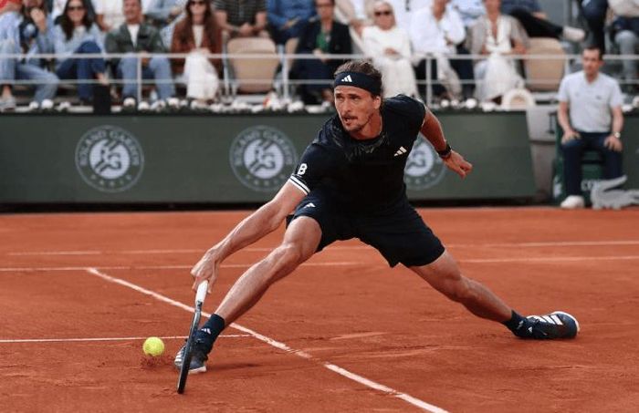 Zverev thừa nhận cơn chuột rút ở set 4 giúp anh gạt qua áp lực và thi đấu thoải mái hơn ở set 5