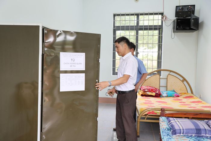 Khu vực bảo quản đề thi, bài thi được lắp đặt camera và bố trí 3 cán bộ làm nhiệm vụ giám sát 24/24