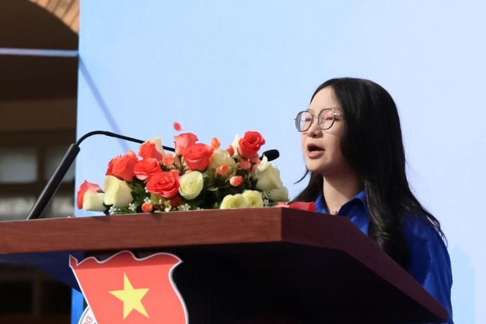 Đại diện Đội hình Hoa phượng đỏ năm 2026 thể hiện quyết tâm thực hiện hiệu quả các hoạt động tình nguyện hè