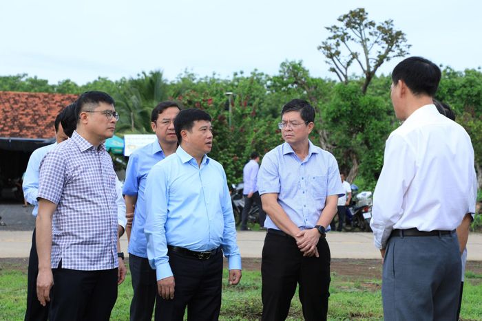 Bí thư Tỉnh ủy Lâm Đồng Y Thanh Hà Niê Kđăm yêu cầu tăng tốc giải phóng mặt bằng và đẩy nhanh tiến độ thi công, hoàn thành dự án trường liên cấp tại xã Đắk Wil