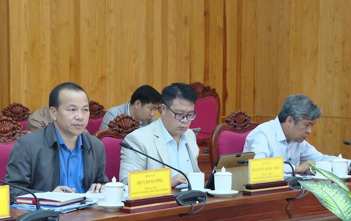 Các đại biểu tham dự cuộc họp