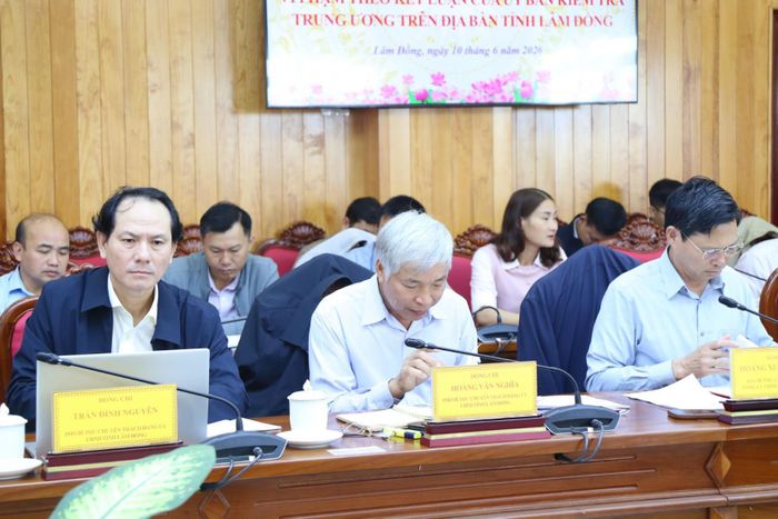 Các đại biểu tham dự cuộc họp