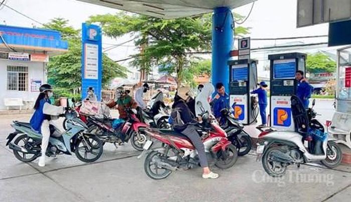 Sau một tuần triển khai đồng bộ xăng E10 trên thị trường, phản hồi từ khách hàng được ghi nhận chủ yếu theo hướng tích cực. Ảnh: Khánh Ngọc.