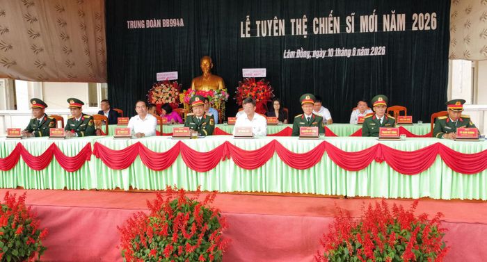 Đoàn Chủ tịch dự Lễ tuyên thệ chiến sĩ mới năm 2026 tại Trung đoàn Bộ binh 994A