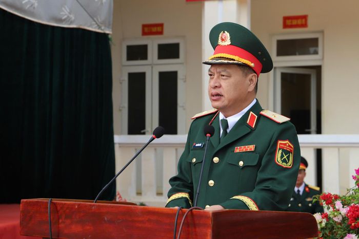 Thiếu tướng Đinh Hồng Tiếng, Ủy viên Ban Thường vụ Tỉnh ủy, Chỉ huy trưởng Bộ CHQS tỉnh phát biểu tại lễ tuyên thệ