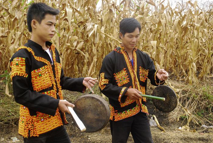 Trống và chiêng là nhạc cụ quan trọng, không thể thiếu trong các nghi lễ truyền thống của đồng bào Dao