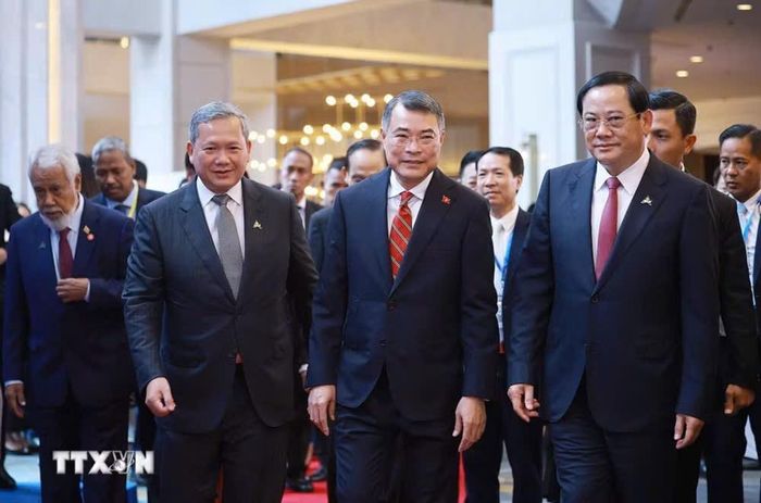 Thủ tướng Lê Minh Hưng cũng lãnh đạo các nước ASEAN tham dự phiên khai mạc (Ảnh: TTXVN)