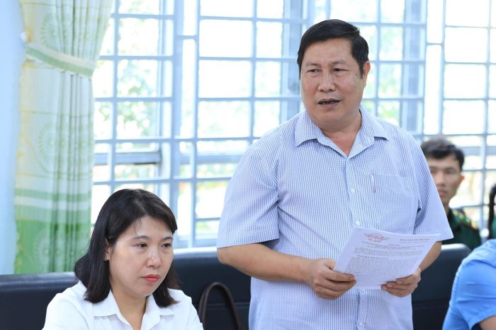 Chủ tịch UBND xã Đắk Wil Hoàng Văn Tám báo cáo về một số khó khăn, vướng mắc trong quá trình triển khai nhiệm vụ tại địa phương
