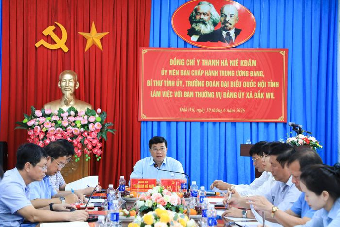 Bí thư Tỉnh ủy Lâm Đồng Y Thanh Hà Niê Kđăm chủ trì buổi làm việc với Ban Thường vụ Đảng ủy xã Đắk Wil