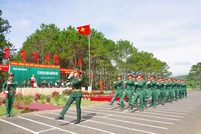 Nghi thức duyệt đội ngũ tại lễ tuyên thệ