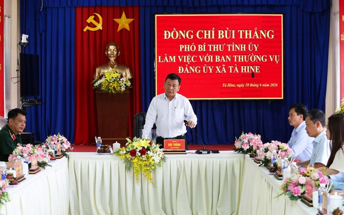 Quang cảnh buổi làm việc