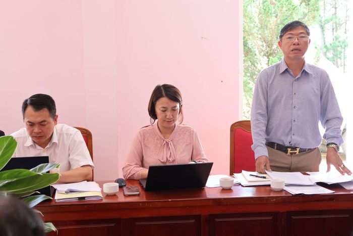Thành viên đoàn giám sát tham gia phát biểu, nêu lên một số vấn đề còn tồn tại