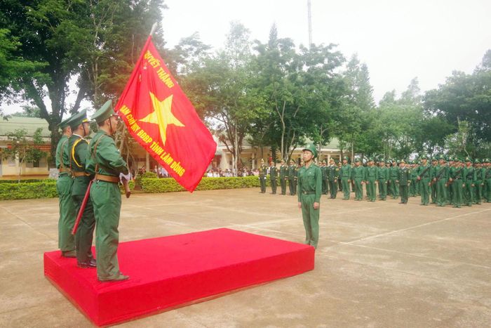 Chiến sĩ mới đọc lời tuyên thệ
