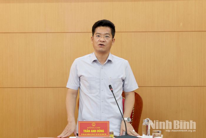 Đồng chí Trần Anh Dũng, Ủy viên Ban Thường vụ Tỉnh ủy, Phó Chủ tịch UBND tỉnh phát biểu kết luận hội nghị.