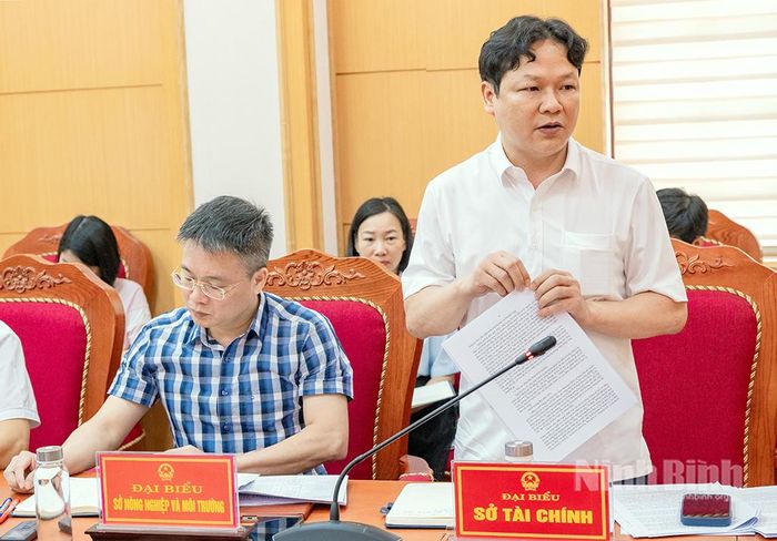 Đại diện lãnh đạo Sở Tài chính phát biểu tại hội nghị.