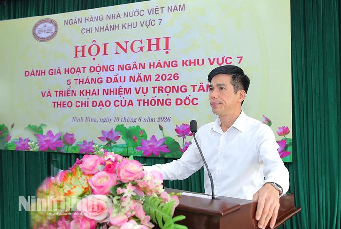 Đồng chí Trần Thế Dũng, Giám đốc Ngân hàng Nhà nước Khu vực 7 phát biểu tại hội nghị.