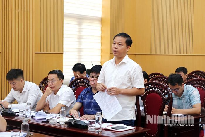 Lãnh đạo UBND xã Vũ Dương trình bày những khó khăn, vướng mắc trong quá trình thực hiện tại địa phương.
