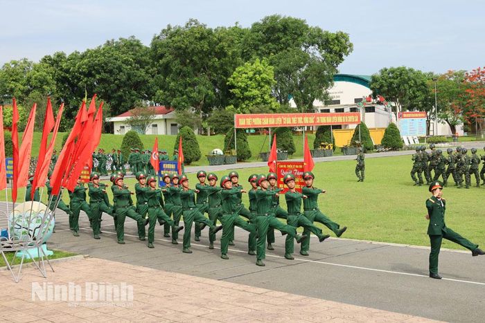 Nghi thức duyệt binh tại buổi lễ.