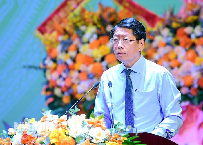 Đồng chí Trần Song Tùng, Ủy viên Ban Thường vụ Tỉnh ủy, Phó Chủ tịch Thường trực UBND tỉnh phát biểu tại Đại hội.