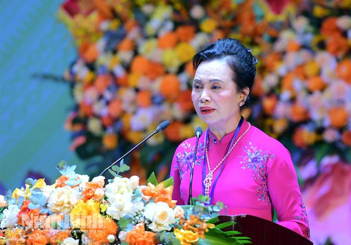 Đồng chí Nguyễn Thị Oanh, Chủ tịch Hội Nữ doanh nhân tỉnh Ninh Bình phát biểu.