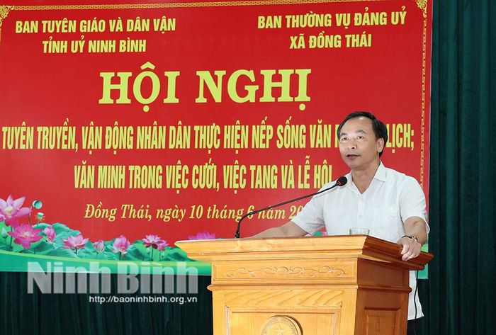 Đồng chí Đặng Anh Tuấn, Tỉnh ủy viên, Phó Trưởng Ban Tuyên giáo và Dân vận Tỉnh ủy phát biểu tại hội nghị.