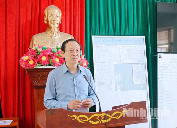 Đồng chí Thứ trưởng Thường trực Bộ Giáo dục và Đào tạo Phạm Ngọc Thưởng phát biểu tại buổi kiểm tra.