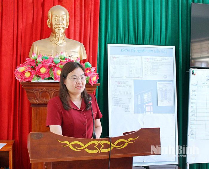 Đồng chí Hà Lan Anh, Tỉnh ủy viên, Phó Chủ tịch UBND tỉnh, Trưởng Ban Chỉ đạo Kỳ thi tốt nghiệp THPT năm 2026 tỉnh phát biểu tại buổi kiểm tra.