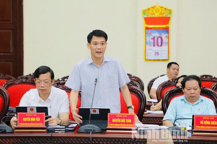 Đồng chí Nguyễn Đức Toàn, Ủy viên Ban Thường vụ Tỉnh ủy, Trưởng Ban Tuyên giáo và Dân vận Tỉnh ủy phát biểu tại hội nghị.