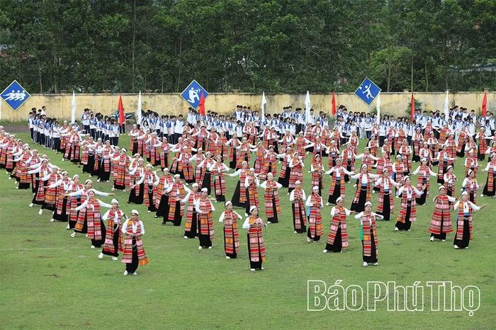 Chương trình đồng diễn nghệ thuật đặc sắc tại lễ khai mạc Đại hội.