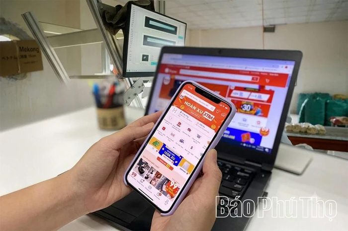 Xu hướng mua sắm trực tuyến đang ngày càng bùng nổ.