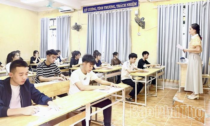 Thí sinh được phổ biến quy chế thi, giải đáp những thắc mắc liên quan đến kỳ thi.