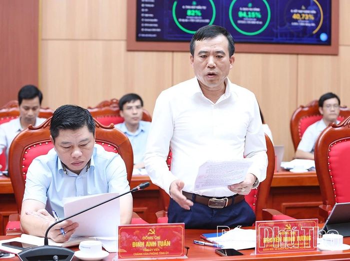 Lãnh đạo Sở Khoa học và Công nghệ trình bày báo cáo kết quả triển khai các nhiệm vụ trọng tâm.