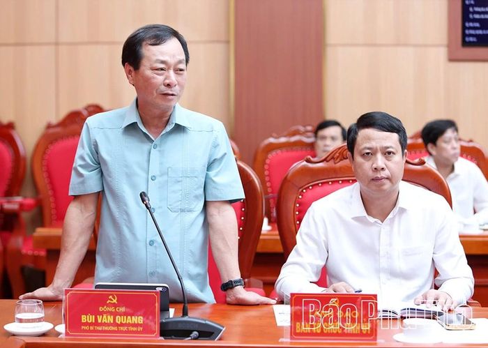 Đồng chí Phó Bí thư Thường trực Tỉnh ủy Bùi Văn Quang phát biểu tại hội nghị.