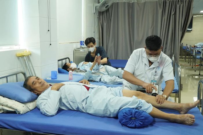 Nhiều cơ sở y tế khó khăn trong tìm kiếm nguồn nhân lực cao về y học cổ truyền - Ảnh: H.L