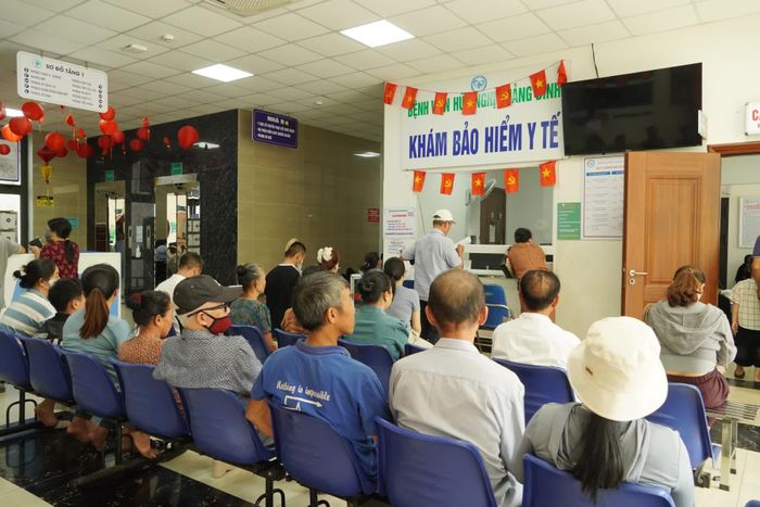 Việc mở rộng chi trả bảo hiểm y tế cho y học cổ truyền sẽ tạo điều kiện thuận lợi cho người dân trong tiếp cận các dịch vụ y tế - Ảnh: H.L