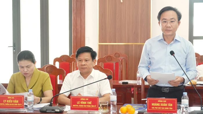 Đồng chí Hoàng Xuân Tân, Phó Chủ tịch UBND tỉnh phát biểu tại buổi làm việc - Ảnh: Q.V