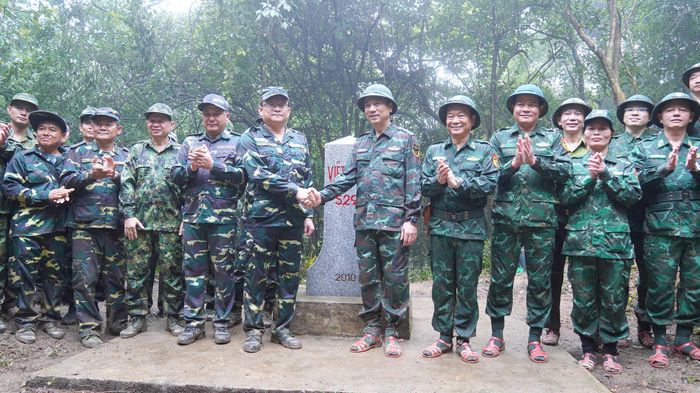 Buổi tuần tra song phương có sự tham gia của nhiều đơn vị, lực lượng liên quan của hai tỉnh - Ảnh: C.H