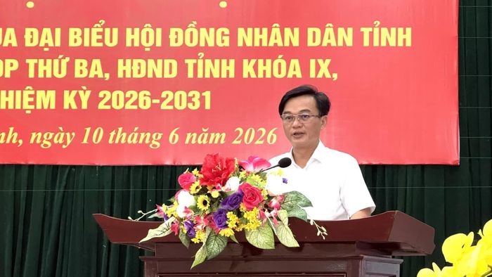 Đồng chí Nguyễn Chiến Thắng, Phó Bí thư Tỉnh ủy, Chủ tịch Ủy ban MTTQ Việt Nam tỉnh thông tin, làm rõ thêm một số nội dung mà cử tri quan tâm - Ảnh: N.L